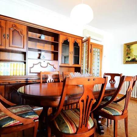 Cartago Apartament *